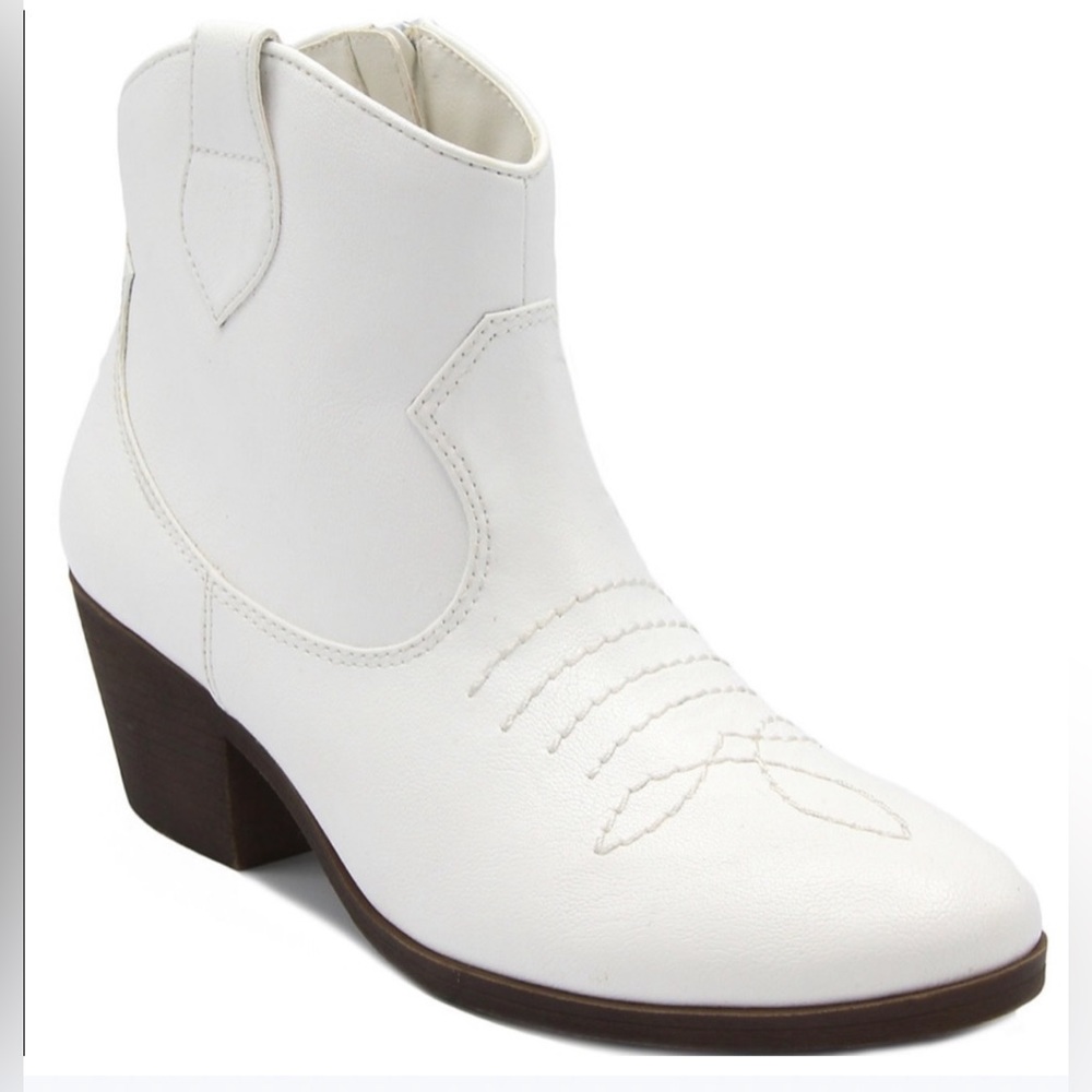 🎉ERAS TOUR✨NWOT White cowboy booties | Chunky heel